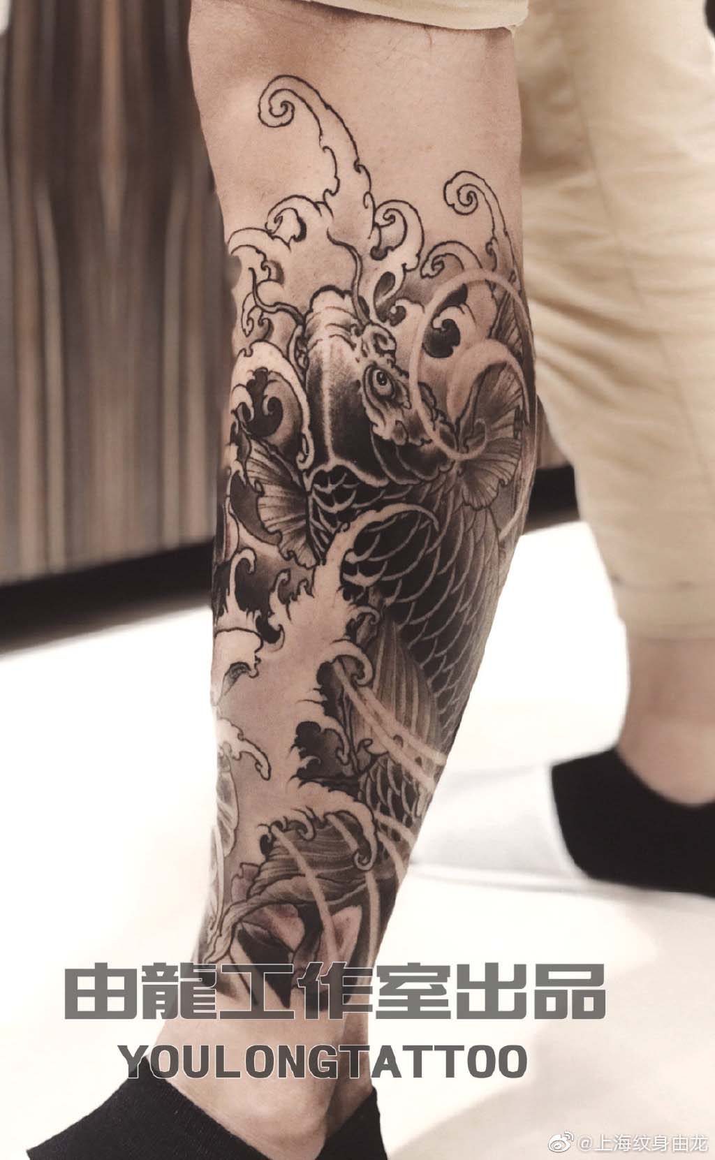 女生腿部唯美好看的彩色蝴蝶纹身图案