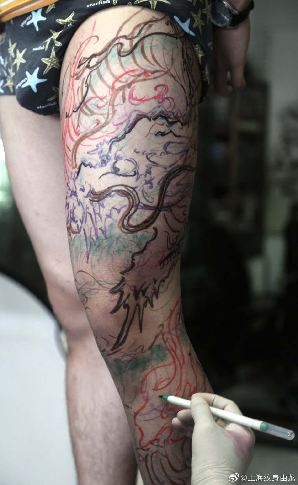 ShanghaiTattoo916 3 Zhuo Dan Ting Tattoo work 卓丹婷纹身作品 彩色花腿龙纹身
